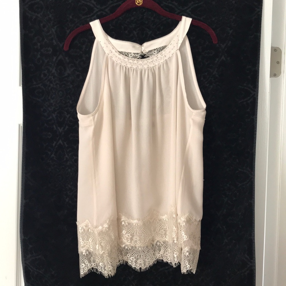 NEW Tiered lace shell